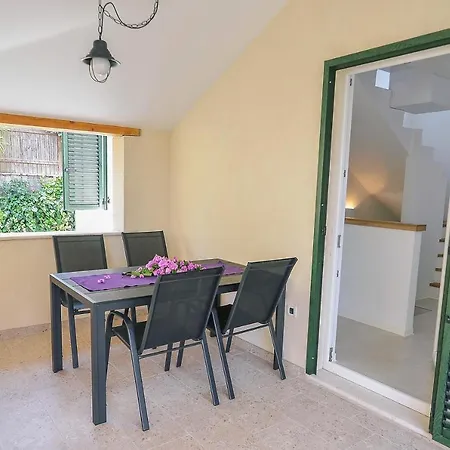 Sunshine Apartment *